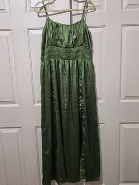 NWT Abercrombie & Fitch Maxi Green Satin Dress Sz MT Formal Wedding Party